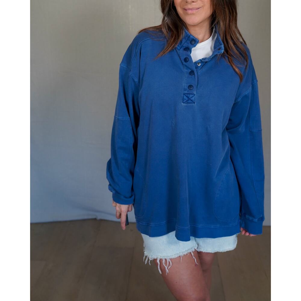 Lori Goldstein Blue Henley Sweatshirt / Oversized Coastal Pullover